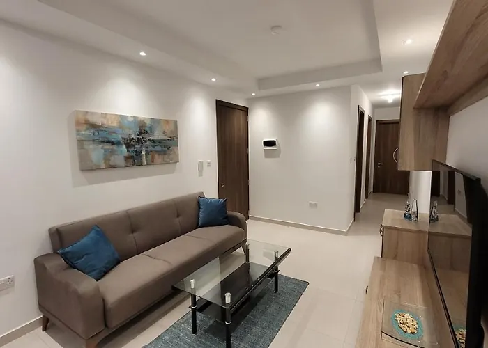 Lovely With Side Sea View *