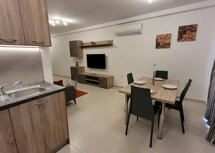 Lovely With Side Sea View *